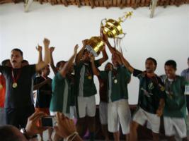 Seguidores de Paciolli (Ciências Contábeis) recebe troféu na categoria Futsal Masculino